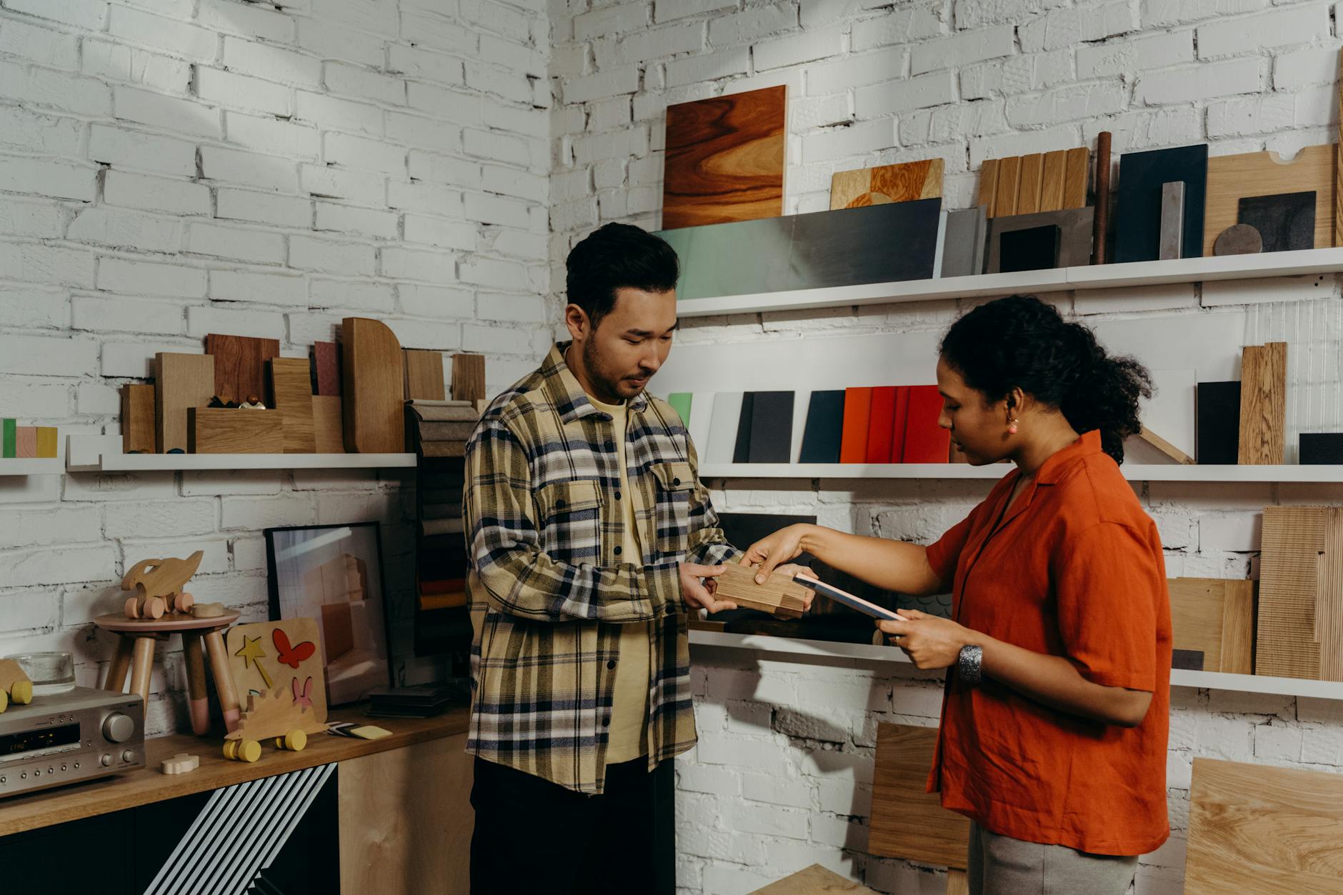 Sample Sales: 5 Expert Tips for Effortless Shopping